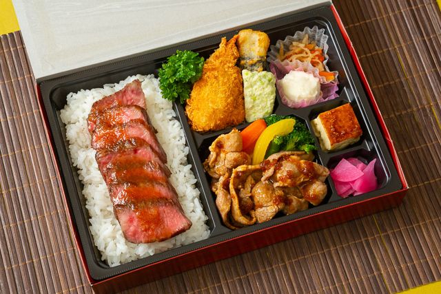 飛騨牛ステーキ彩り弁当 ～人気のポークジンジャー～の商品写真