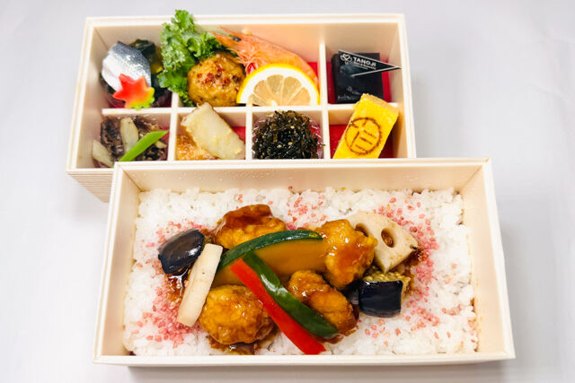 【秋限定】揚げ鶏と彩り野菜の黒酢あん弁当
