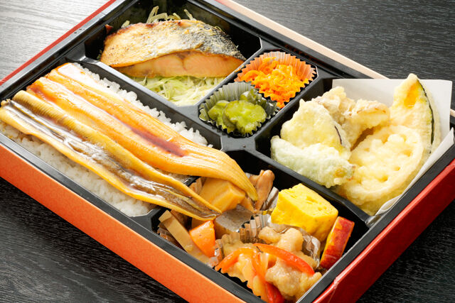 蕎麦居酒屋 えびす庵-煮穴子の幕の内弁当（鯖の塩焼き）