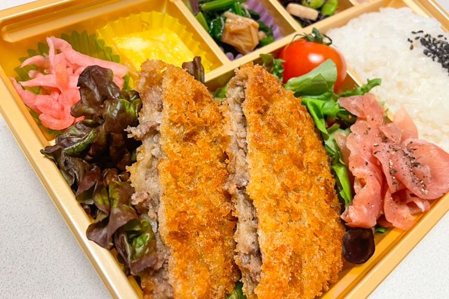 ペレニアルロックガーデン春子谷地 cafe ミルクの里-牛たんメンチカツ弁当