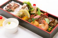 薩摩すたいる こみかん。-濃厚とろろ幕の内弁当