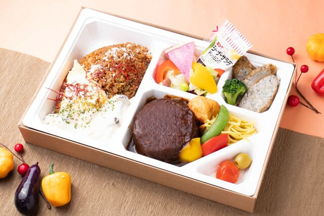 料理屋 KEN-【秋限定】 自家製きのこクリームソースの特製オムライスとハンバーグ弁当