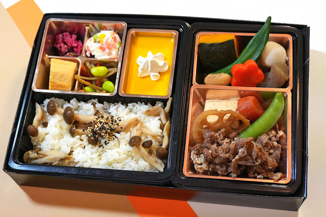 【秋限定】お肉増量！！特選牛すき焼と旬のキノコご飯御膳～うれしいデザート入り～