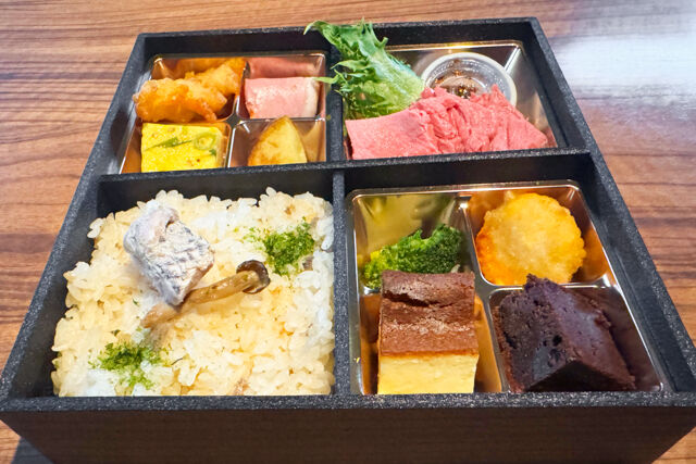 酒肴屋くやすけ-シェフ自慢のガトーショコラとバスクチーズケーキの入ったステーキ鯛めし御膳