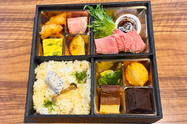 酒肴屋くやすけ-シェフ自慢のガトーショコラとバスクチーズケーキの入ったステーキ鯛めし御膳