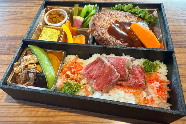 酒肴屋くやすけ-アジサイ～Ajisai～特大デミハンバーグとすき焼の香ばしさが増した熟成厳選牛ステーキ重
