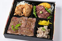 おもてなしの心 三心-特選黒牛ステーキ・鶏の唐揚げ・しゃぶしゃぶのローストビーフ重