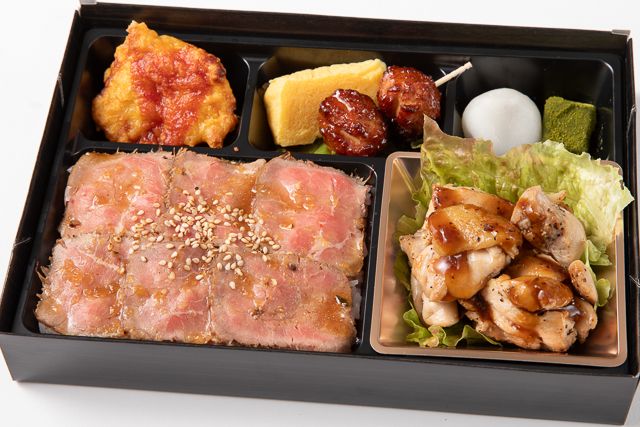 おもてなしの心 三心-特製チキングリルとローストビーフ重の贅沢御膳