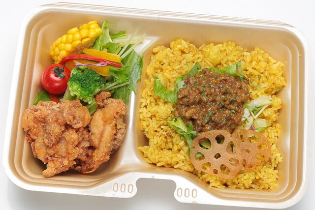 【熨斗対応可】キーマカレー＆唐揚げ・季節の8種サラダ