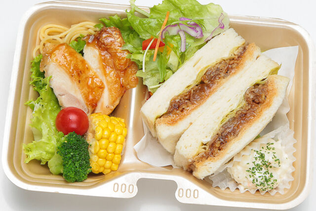 【熨斗対応可】焼肉サンド＆グリルチキン・季節の8種サラダ