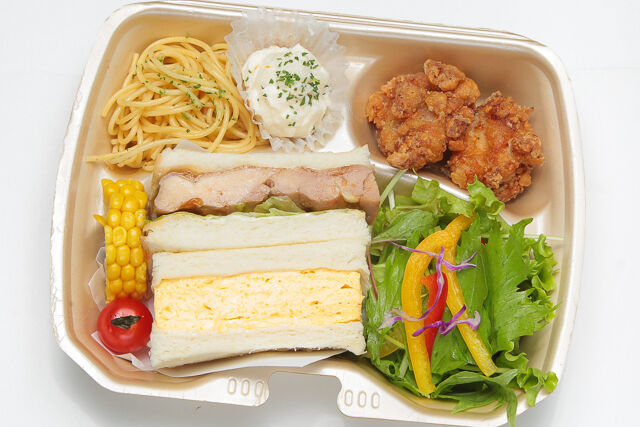 【熨斗対応可】MIXサンド＆唐揚げ・季節の8種サラダ