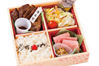 焼肉 松阪牛やまと-カルビ・ローストポーク弁当