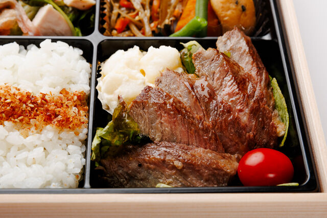 肉割烹 ふくろうてい-特上松花堂弁当（ステーキ）
