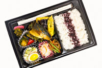 米が旨い！食べちゃう弁当-鯖の煮付け＆ゆかりごはん