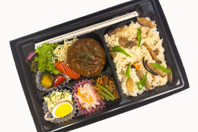 米が旨い！食べちゃう弁当-ハンバーグ赤ワイン煮込み＆炊き込みごはん