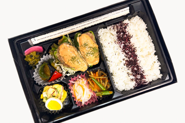 米が旨い！食べちゃう弁当-ピーマンの肉詰め＆ゆかりごはん