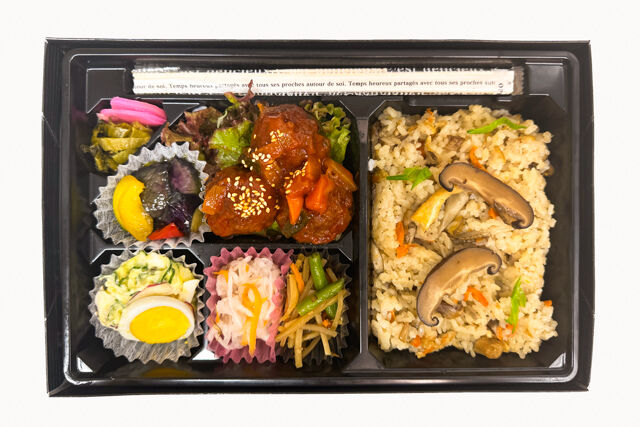 米が旨い！食べちゃう弁当-ミートボール＆炊き込みごはん