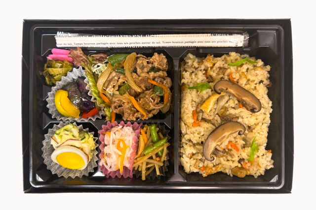 米が旨い！食べちゃう弁当-牛焼肉炒め＆炊き込みごはん