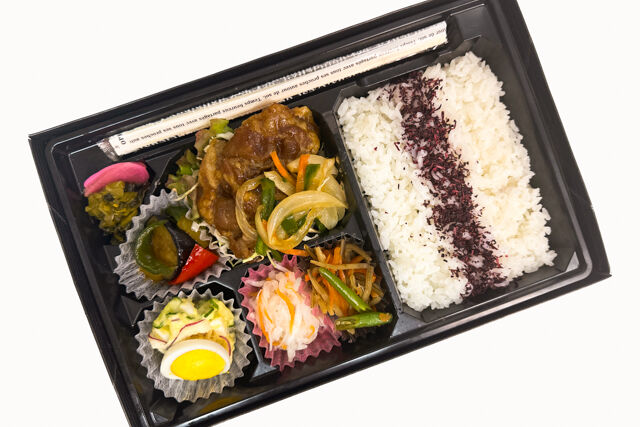 米が旨い！食べちゃう弁当-豚の生姜焼き＆ゆかりごはん