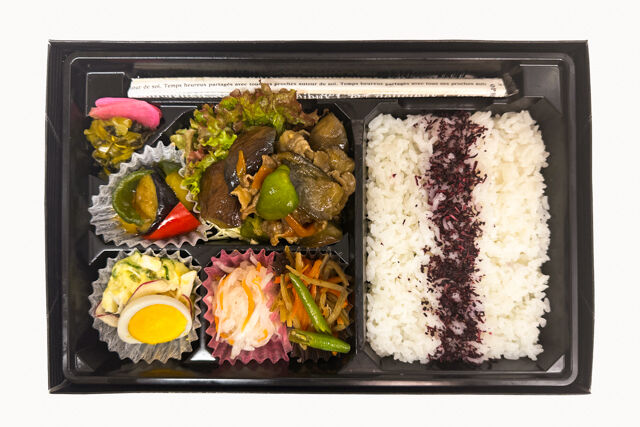 米が旨い！食べちゃう弁当-豚ナス炒め＆ゆかりごはん
