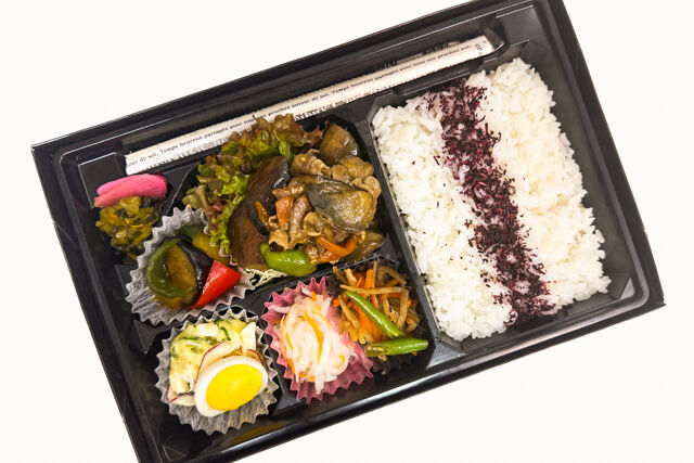 米が旨い！食べちゃう弁当-豚ナス炒め＆ゆかりごはん
