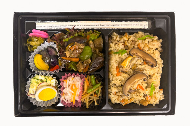 米が旨い！食べちゃう弁当-豚ナス炒め＆炊き込みごはん