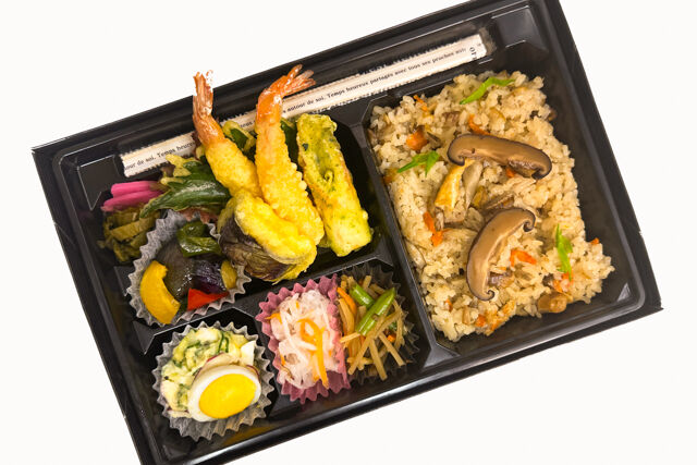 米が旨い！食べちゃう弁当-天ぷら盛合わせ＆炊き込みごはん