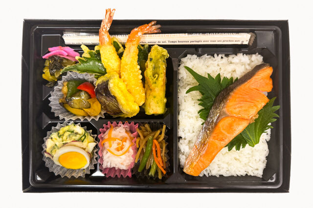 米が旨い！食べちゃう弁当-天ぷら盛合わせ＆鮭の塩焼き