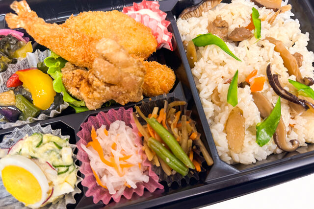 米が旨い！食べちゃう弁当-MIXフライ＆炊き込みごはん
