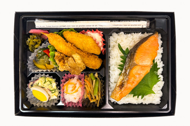 米が旨い！食べちゃう弁当-MIXフライ＆鮭の塩焼き