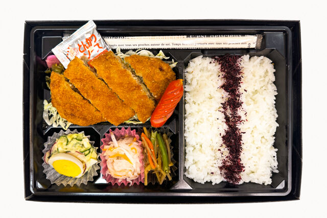 米が旨い！食べちゃう弁当-BIGメンチカツ＆ゆかりごはん