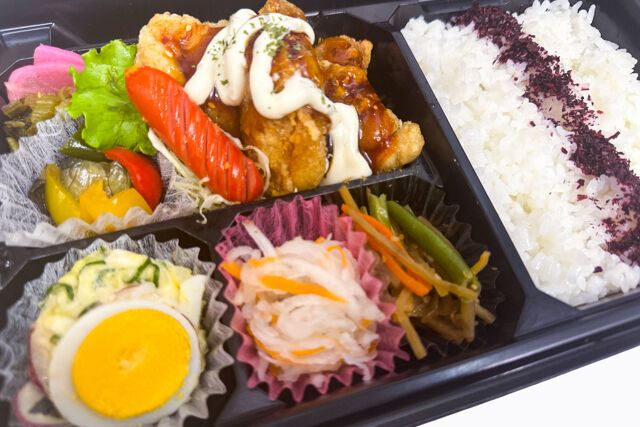 米が旨い！食べちゃう弁当-こってりチキン南蛮＆ゆかりごはん