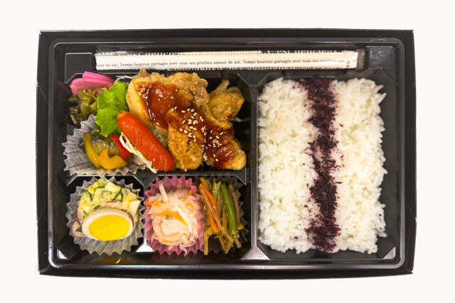 米が旨い！食べちゃう弁当-甘辛ヤンニョムチキン＆ゆかりごはん