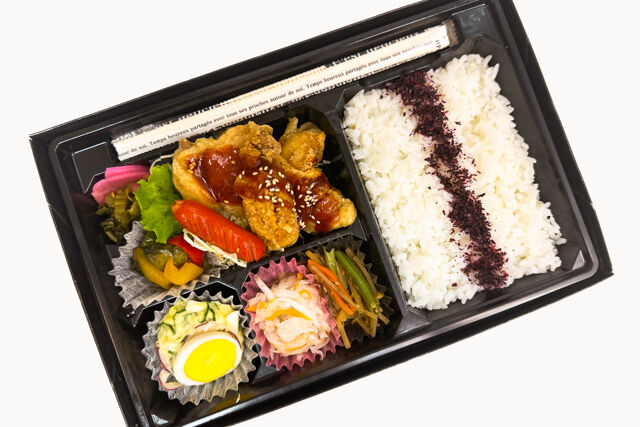 米が旨い！食べちゃう弁当-甘辛ヤンニョムチキン＆ゆかりごはん