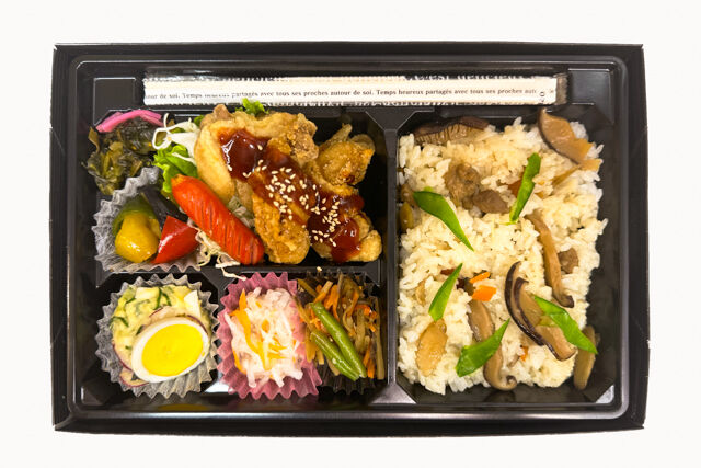 米が旨い！食べちゃう弁当-甘辛ヤンニョムチキン＆炊き込みごはん