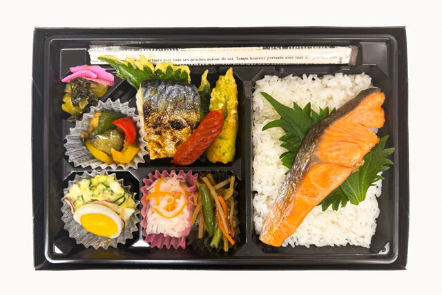 米が旨い！食べちゃう弁当-鯖の塩焼き＆鮭の塩焼き