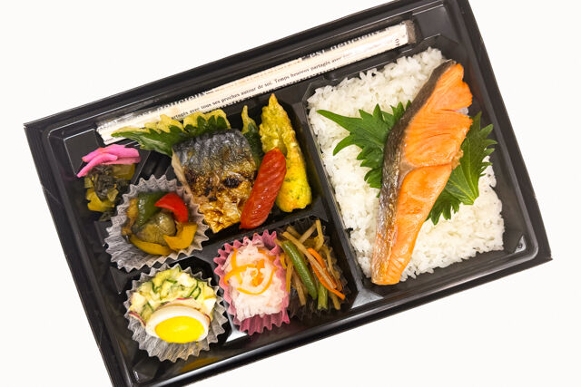 米が旨い！食べちゃう弁当-鯖の塩焼き＆鮭の塩焼き