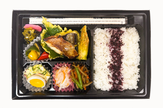 米が旨い！食べちゃう弁当-赤魚の味噌焼き＆ゆかりごはん