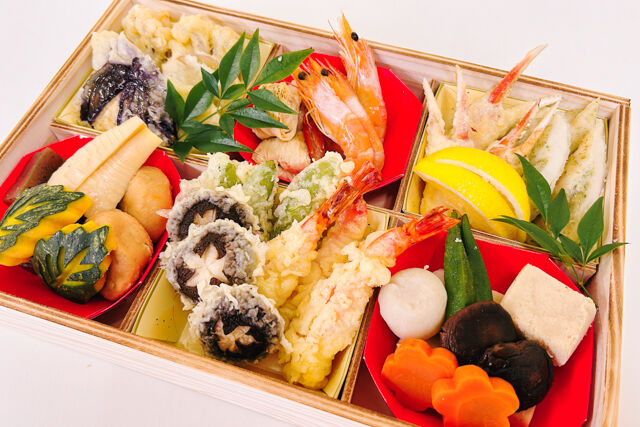 煮物と天婦羅の盛合せ～木箱～