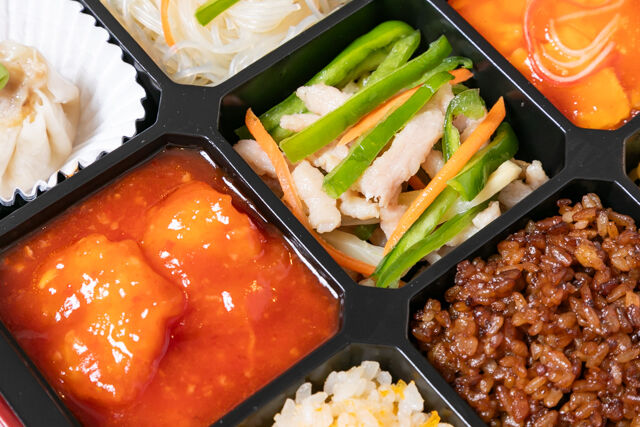 パンダ飯店-【人気】3種メインの中華三昧弁当（エビチリ・青椒肉絲・かに玉）