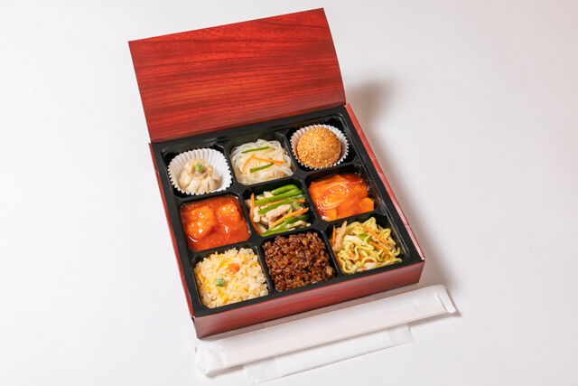パンダ飯店-【人気】3種メインの中華三昧弁当（エビチリ・青椒肉絲・かに玉）