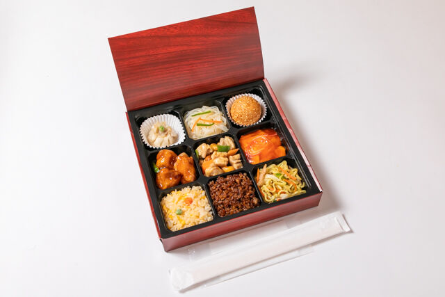 パンダ飯店-【人気】3種メインの中華三昧弁当（酢豚・鶏肉のカシューナッツ炒め・かに玉）