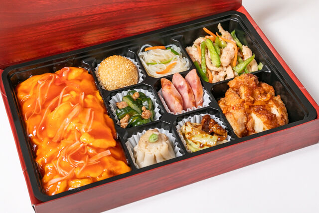 パンダ飯店-厳選ダブルメイン中華御膳（青椒肉絲・油淋鶏）