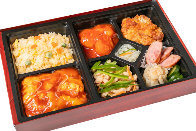 パンダ飯店-三種メインの中華極上弁当（エビチリ・青椒肉絲・油淋鶏）