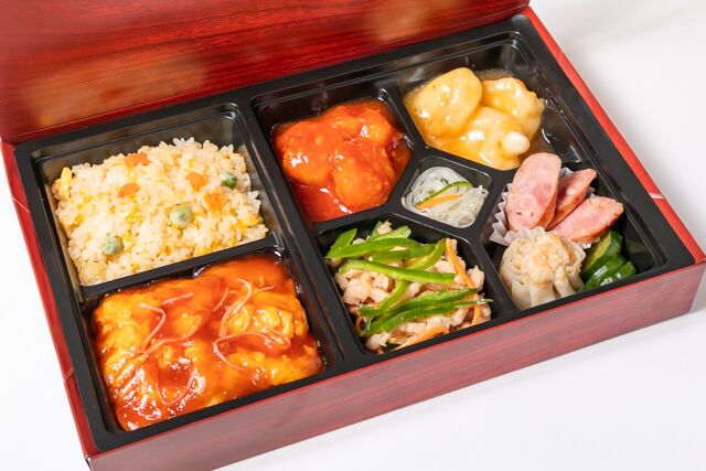 パンダ飯店-三種メインの中華極上弁当（大エビマヨ・大エビチリ・青椒肉絲）