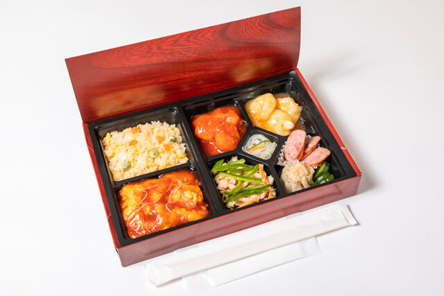 パンダ飯店-三種メインの中華極上弁当（大エビマヨ・大エビチリ・青椒肉絲）
