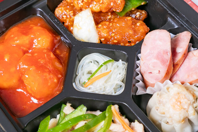 パンダ飯店-三種メインの中華極上弁当（大エビチリ・豚ヒレ肉酢豚・青椒肉絲）