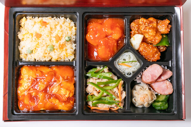 パンダ飯店-三種メインの中華極上弁当（大エビチリ・豚ヒレ肉酢豚・青椒肉絲）