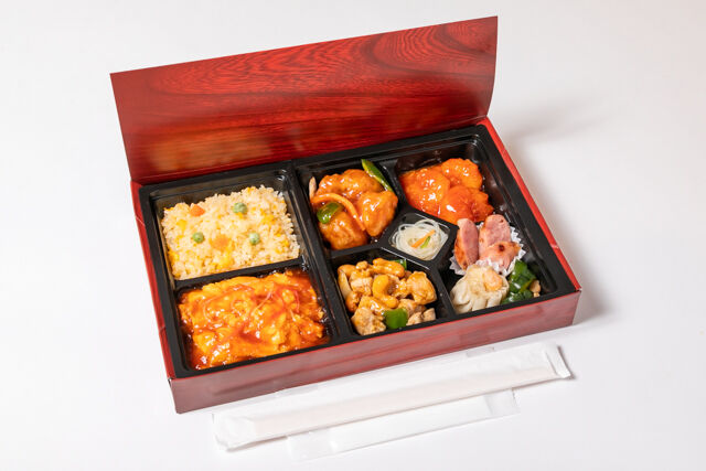 パンダ飯店-三種メインの中華極上弁当（鶏肉とカーシュナッツ炒め・ヒレ肉酢豚・大エビチリ）