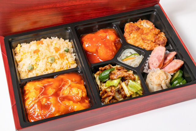 パンダ飯店-三種メインの中華極上弁当（大エビチリ・回鍋肉・油淋鶏）